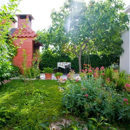 Apartman Flora *