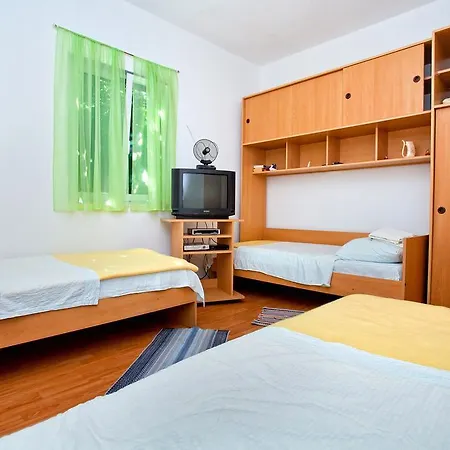 Apartman Flora *