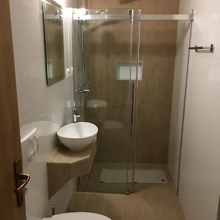 Flora Apartman *